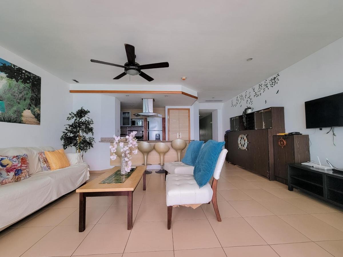 Marbella Towers Beachfront 2 Bedrooms Хуан-Доліо Екстер'єр фото